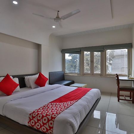 Collection O Hotel Panchsheel Vadodara Exterior photo