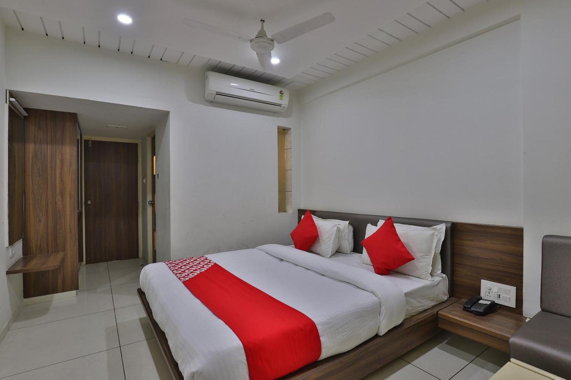 Collection O Hotel Panchsheel Vadodara Exterior photo