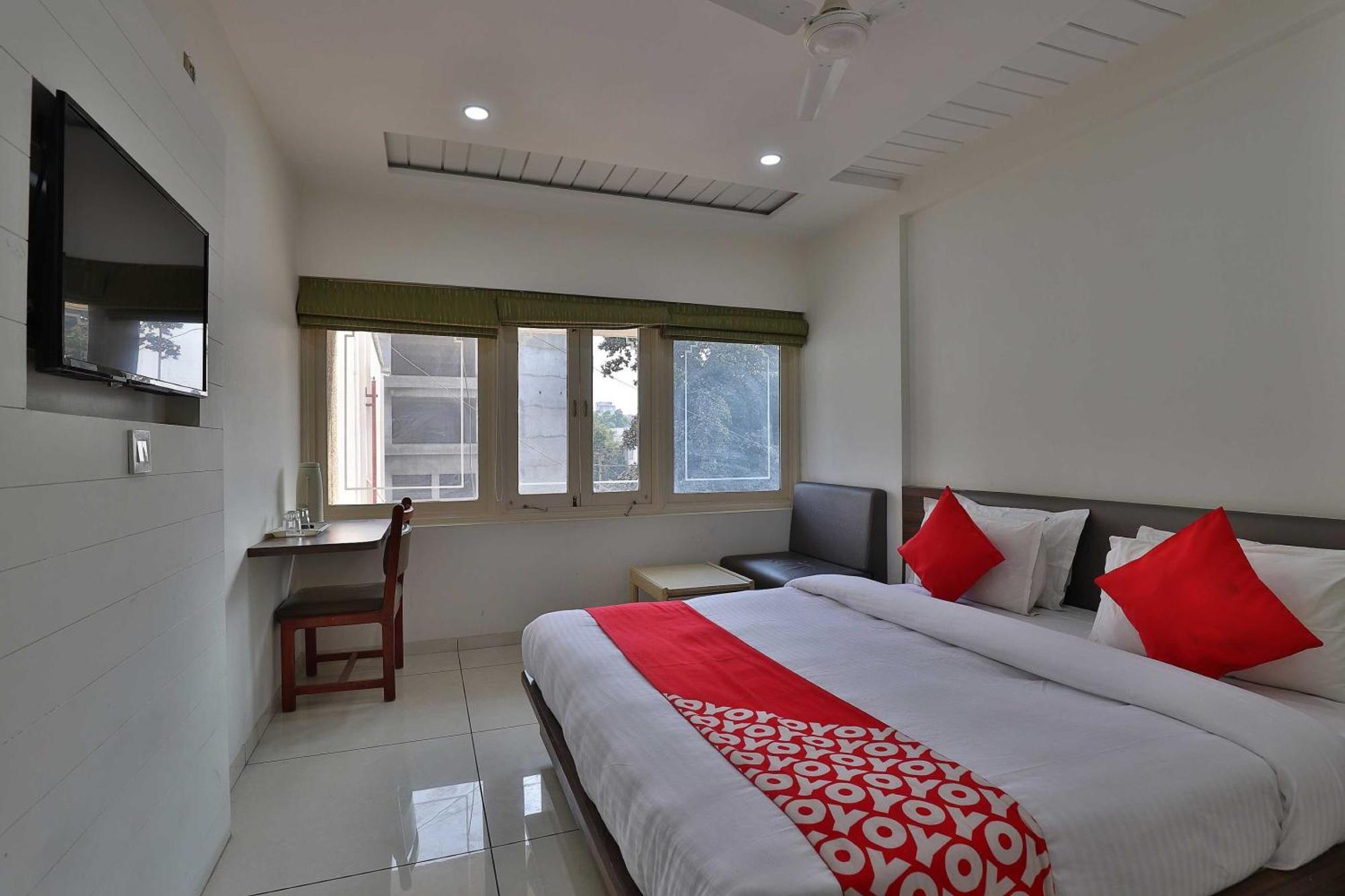 Collection O Hotel Panchsheel Vadodara Exterior photo